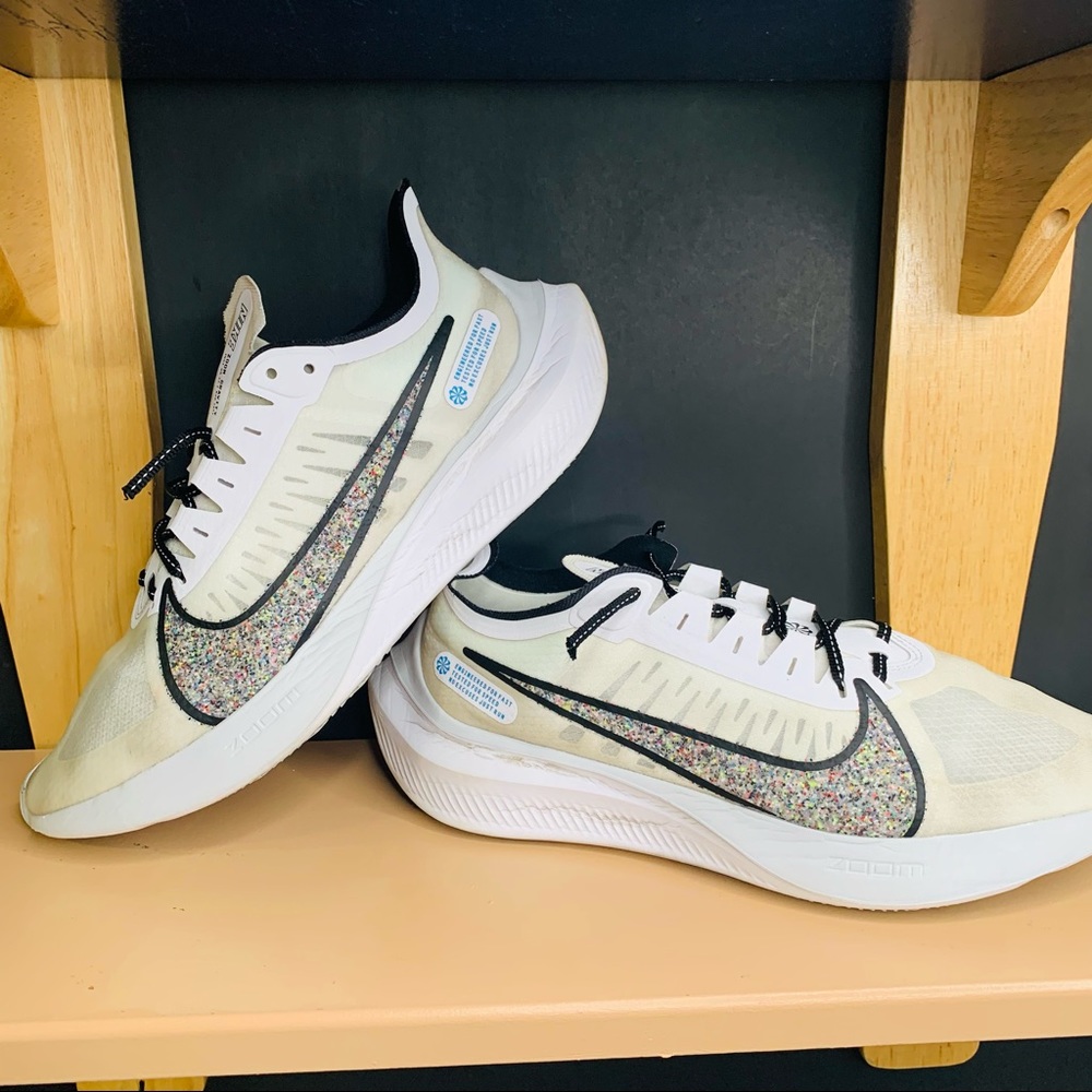 SOLD - Nike Zoom Gravity • Multi Marathon - Picture 2 of 9